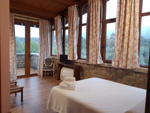 Iron/ironing board, WiFi, bed sheets - Vrbo Property (Cadalso)