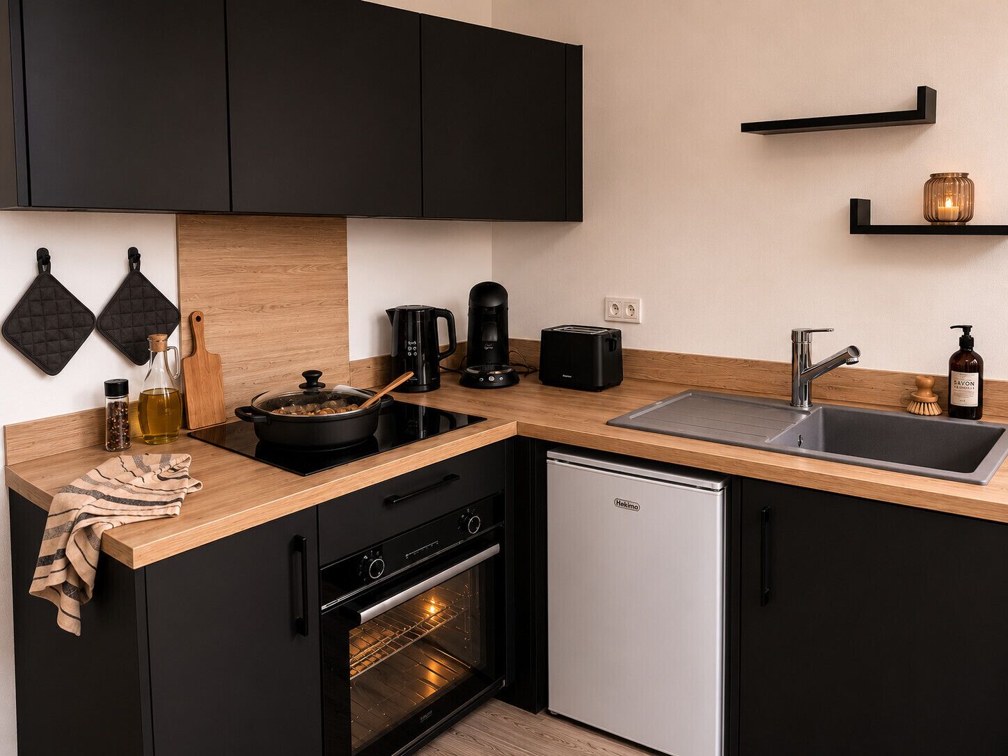 Coffee/tea maker, fridge, oven