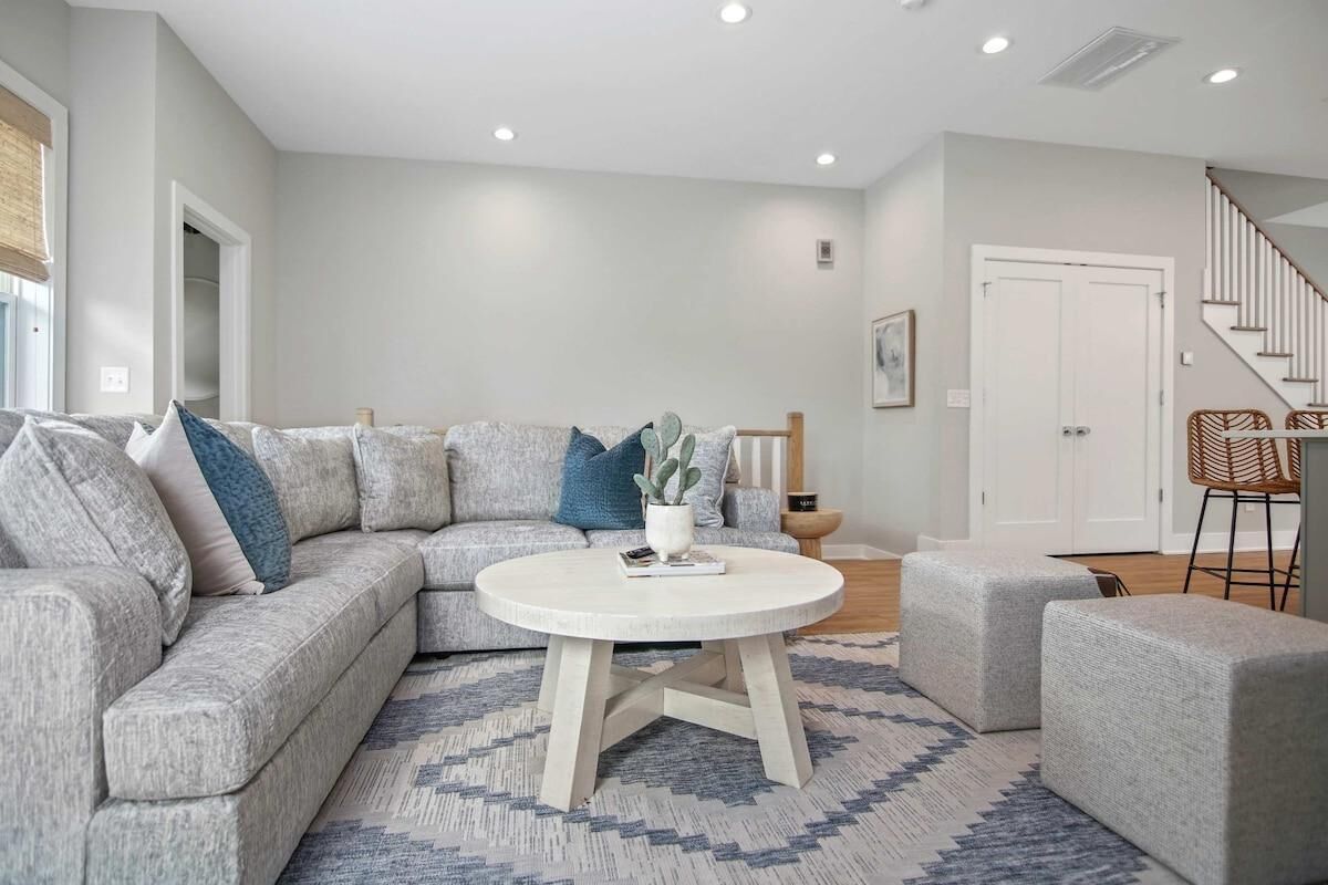 House, Multiple Beds (Sincerely Shem- 7 min to Beach and  D) | Living area
