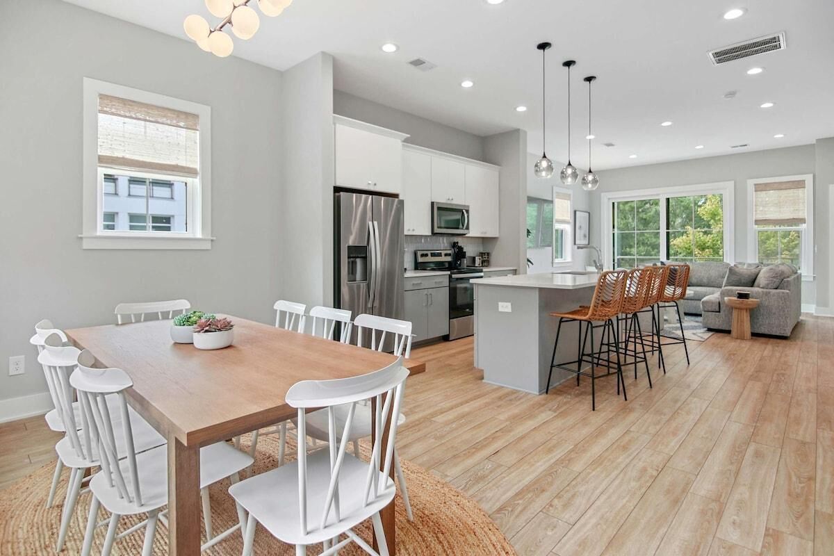 House, Multiple Beds (Sincerely Shem- 7 min to Beach and  D) | Dining