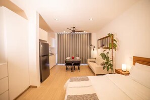 1 dormitorio, tabla de planchar con plancha, wifi gratis y ropa de cama