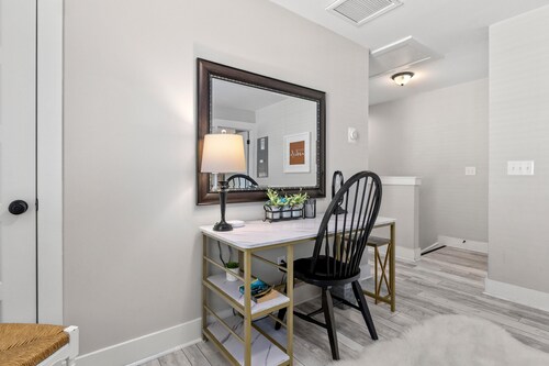 Creekside Bungalow-park Circle-15m Dtwn CHS