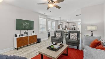 Ferienhaus, Mehrere Betten (Creekside Bungalow-Park Circle-15m dt) | Wohnbereich