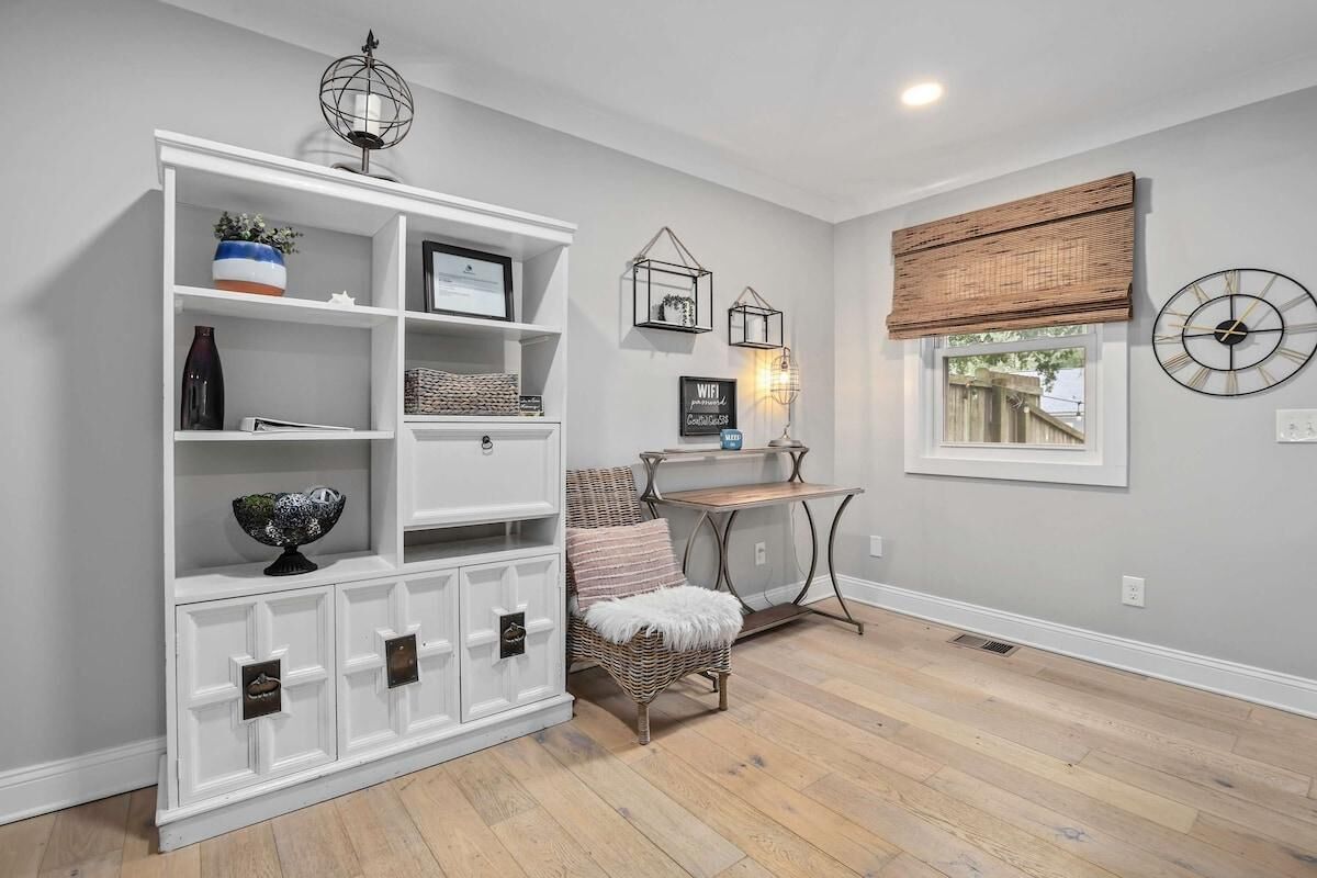House, Multiple Beds (Coastal Casa-Old Village-5 mins to Be) | Interior