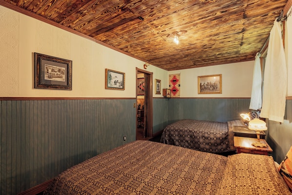2 bedrooms, desk, free WiFi, bed sheets