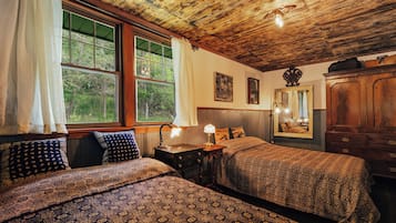 2 bedrooms, desk, free WiFi, bed sheets