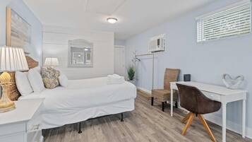 Casa, varias camas (The Costal Haven - 5 Min Beach, 15 Mi) | 4 habitaciones