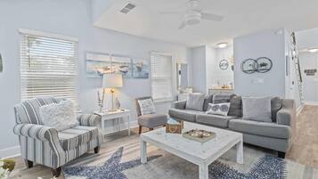 House, Multiple Beds (The Costal Haven - 5 Min Beach, 15 Mi) | Living area