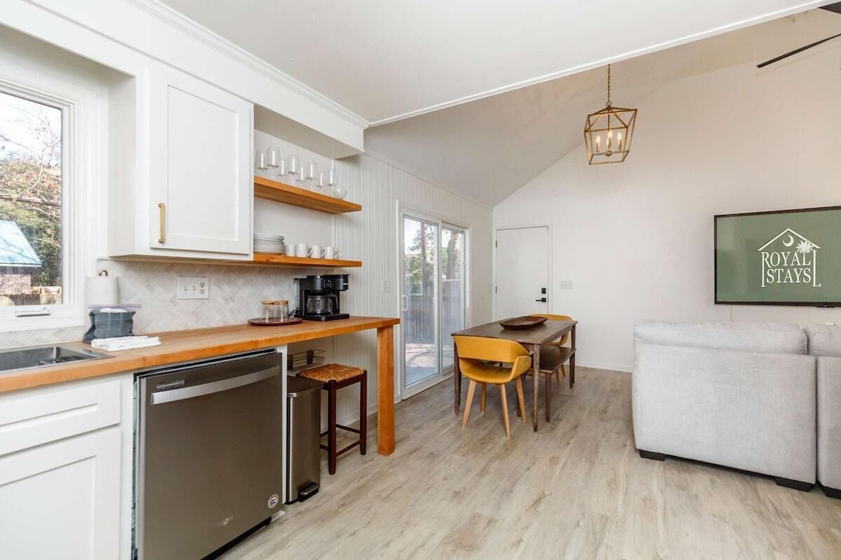 House, Multiple Beds (Southern Serenity, Fenced in Yard, Pe) | Interior