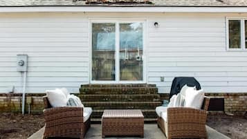 House, Multiple Beds (Southern Serenity, Fenced in Yard, Pe) | Terrace/patio