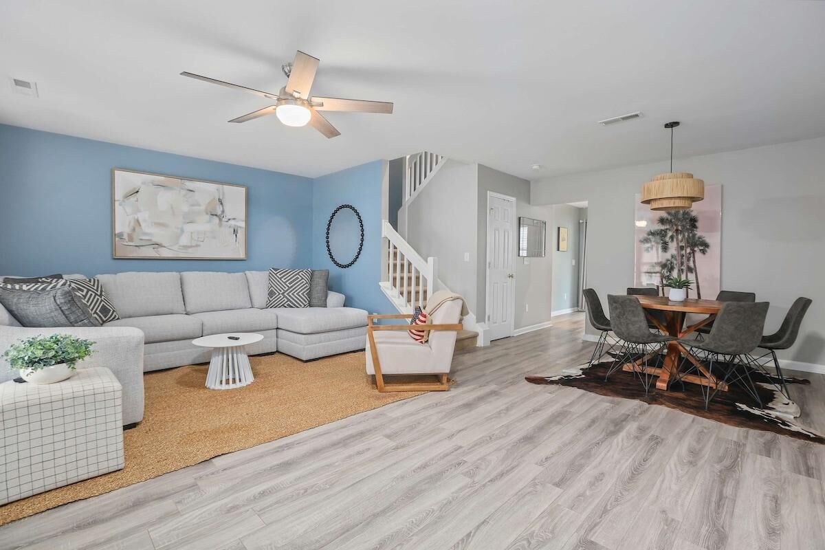 Casa, varias camas (Chucktown Charm- 8 mins to Credit One) | Zona de estar