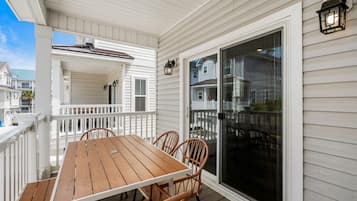 House, Multiple Beds (Topsail Jewel-Ocean Steps-Garage-Pets) | Outdoor dining