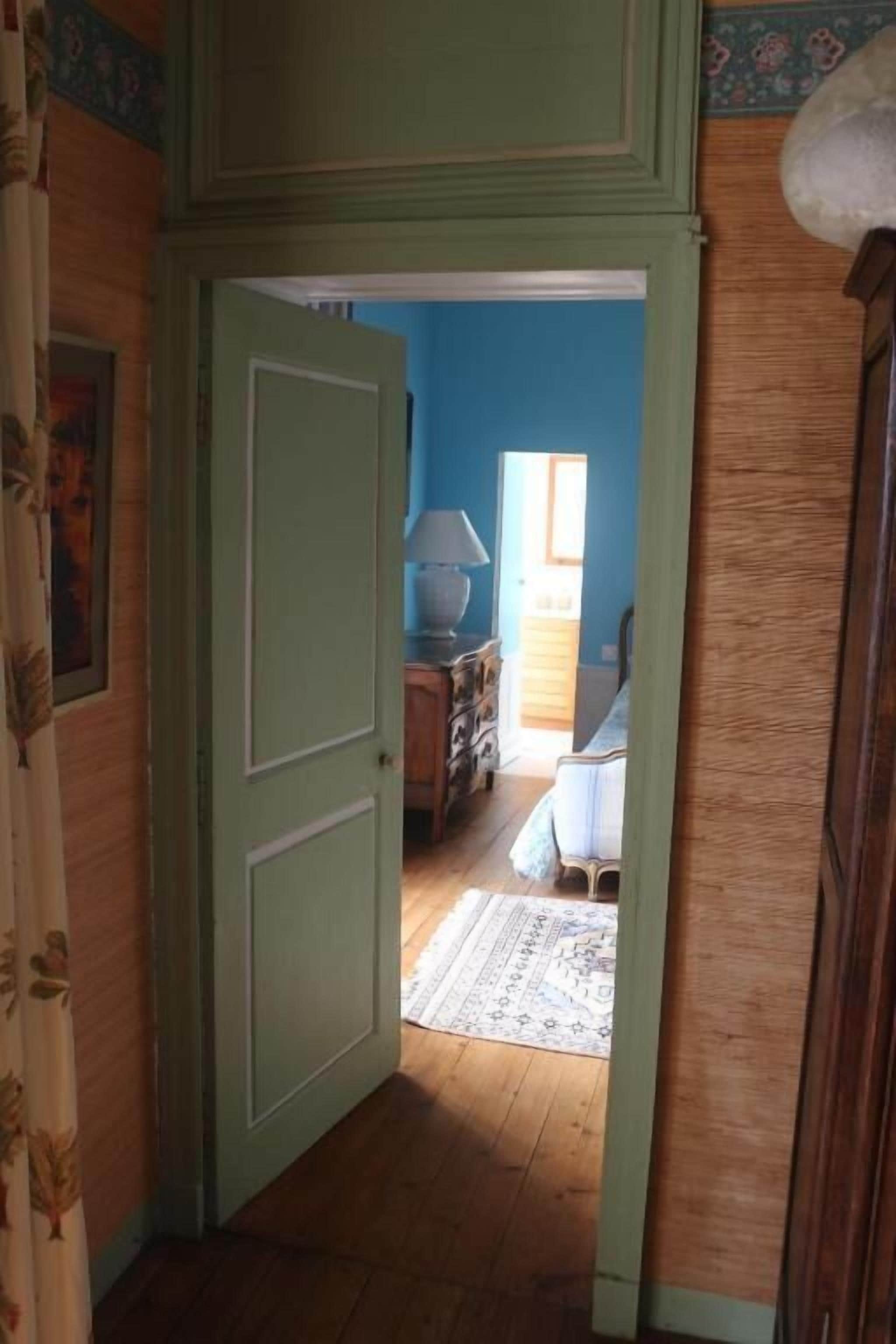 Familjesvit - icke-rökare - utsikt mot innergården | Interiör