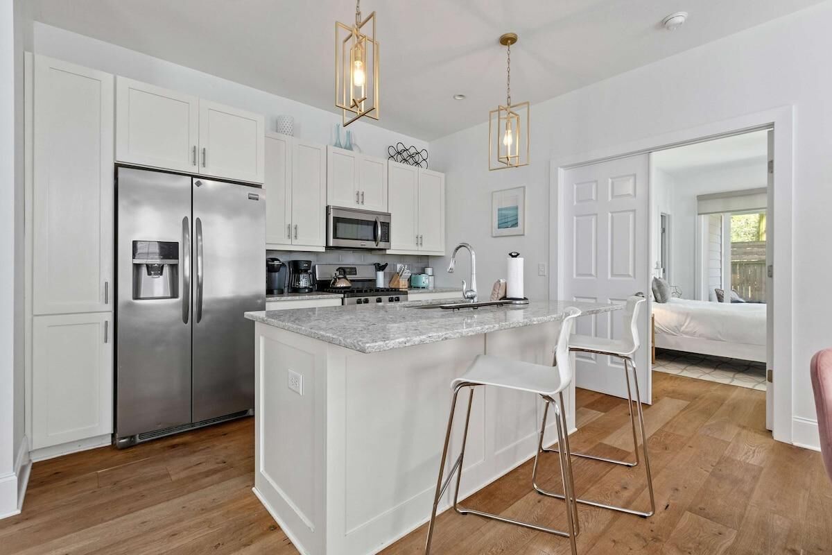 House, Multiple Beds (Sweet Retreat, Old Village, 5 mins to) | Private kitchen