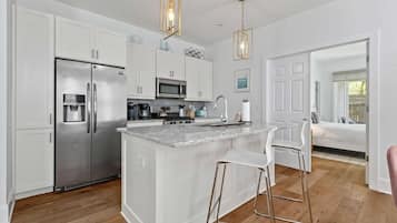 House, Multiple Beds (Sweet Retreat, Old Village, 5 mins to) | Private kitchen