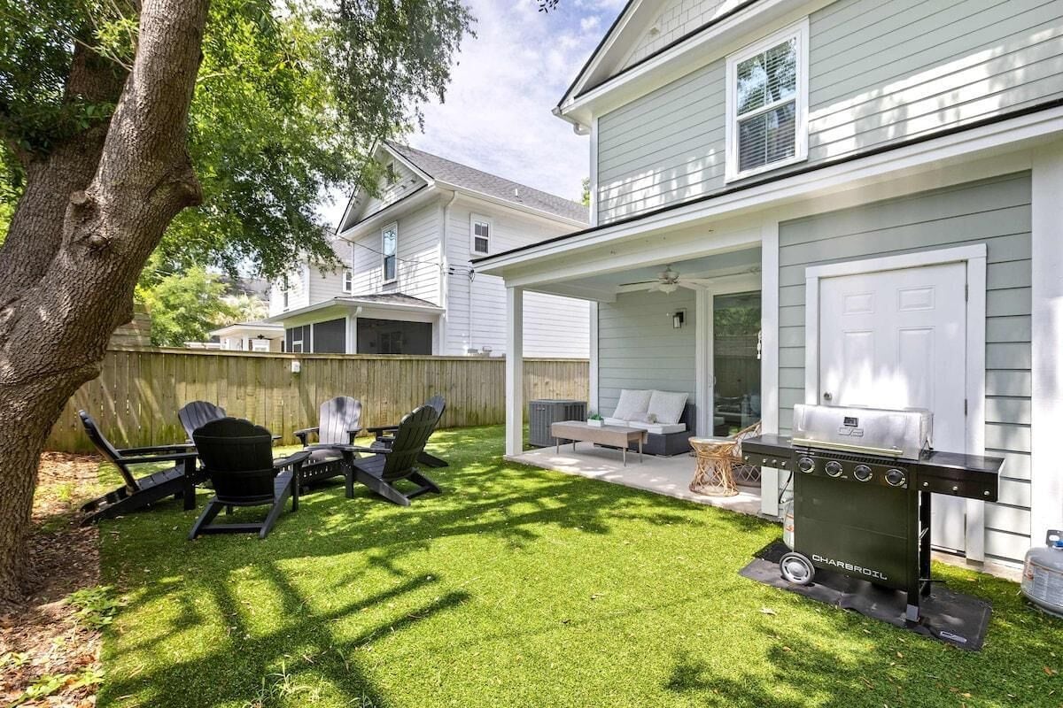 House, Multiple Beds (Sweet Retreat, Old Village, 5 mins to) | Outdoor dining