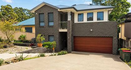 Modern 5 Bedroom Ryde Home - Sleeps 12, Fast Wi-Fi