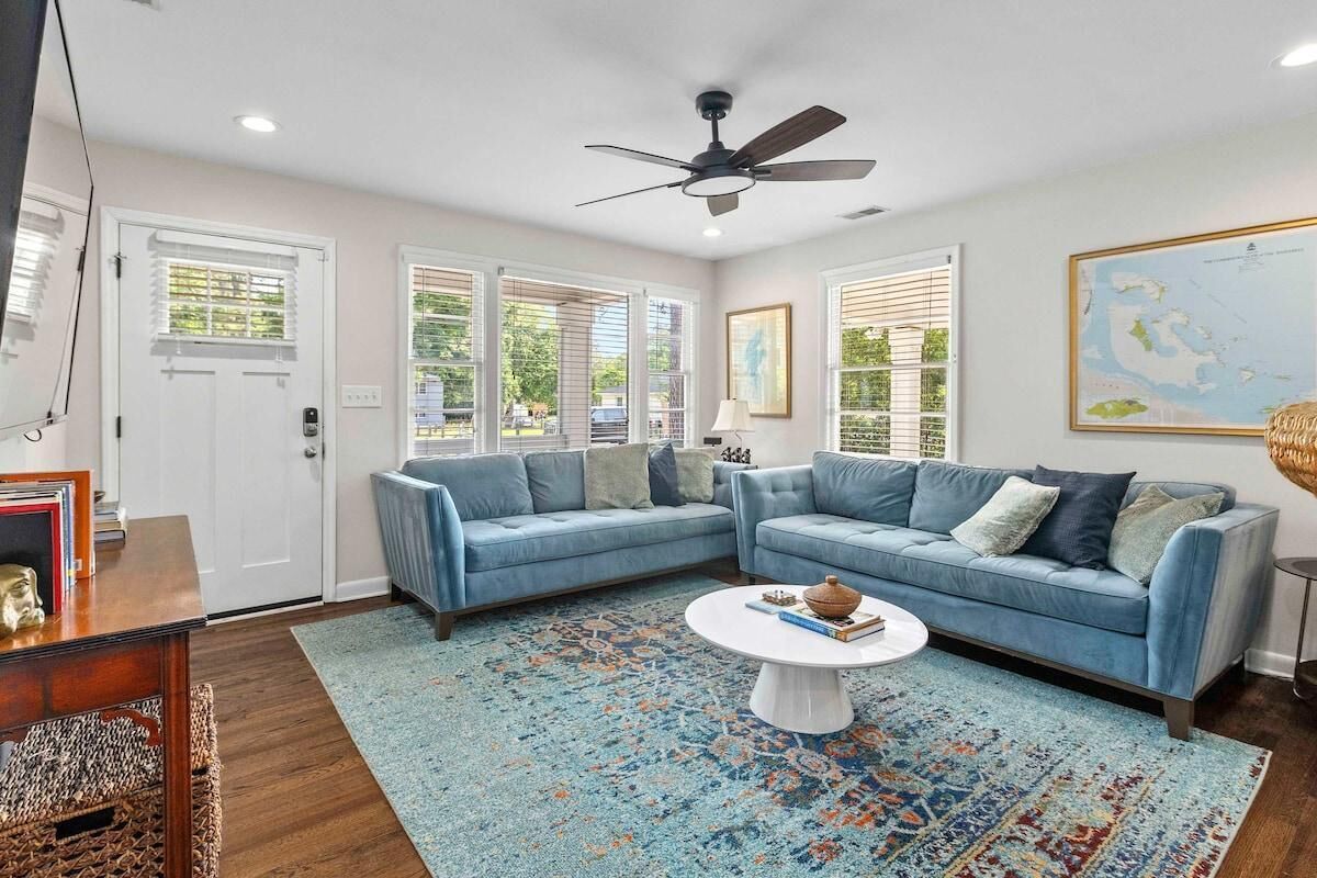 House, Multiple Beds (Remleys Row- mins to Shem Creek and d) | Living area