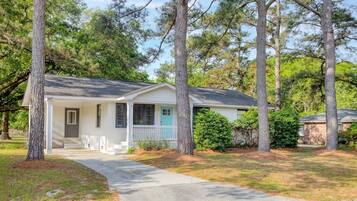Ferienhaus, Mehrere Betten (Remleys Row- mins to Shem Creek and d) | Außenbereich