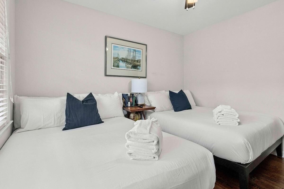 House, Multiple Beds (Remleys Row- mins to Shem Creek and d) | 2 bedrooms