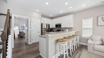 House, Multiple Beds (Sea Cloud-Across Ocean-Pet Friendly!) | Interior