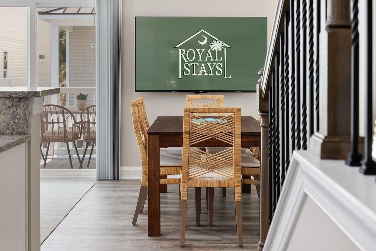 House, Multiple Beds (Sea Cloud-Across Ocean-Pet Friendly!) | Dining