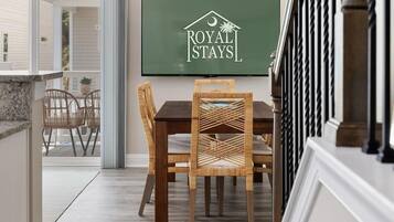 House, Multiple Beds (Sea Cloud-Across Ocean-Pet Friendly!) | Dining