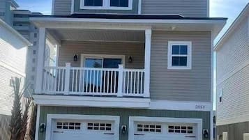 House, Multiple Beds (Capers Blade-Across Beach-Garage) | Exterior