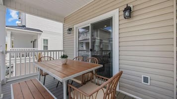 House, Multiple Beds (Capers Blade-Across Beach-Garage) | Outdoor dining