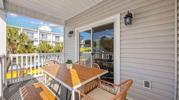 House, Multiple Beds (Lady Myrtle - Across from ocean - Gar) | Outdoor dining