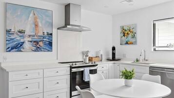 Ferienhaus, Mehrere Betten (Suite Magnolia-Hot Tub-Pet Friendly, ) | Eigene Küche