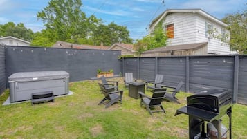Hus, flere senger (Suite Magnolia-Hot Tub-Pet Friendly, ) | Utendørsservering
