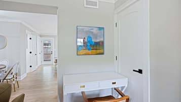 House, Multiple Beds (Southern Shadow 8 mins to dtwn 5 mins) | Interior