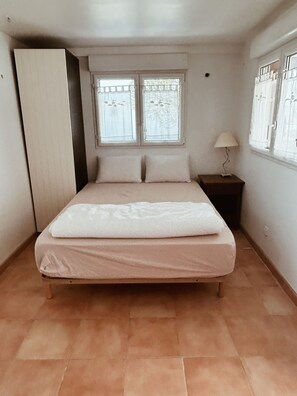 3 bedrooms - Chalet spacieux,grande terrasse exposée Est/sud, beaux espaces pour les familles (Gruissan)