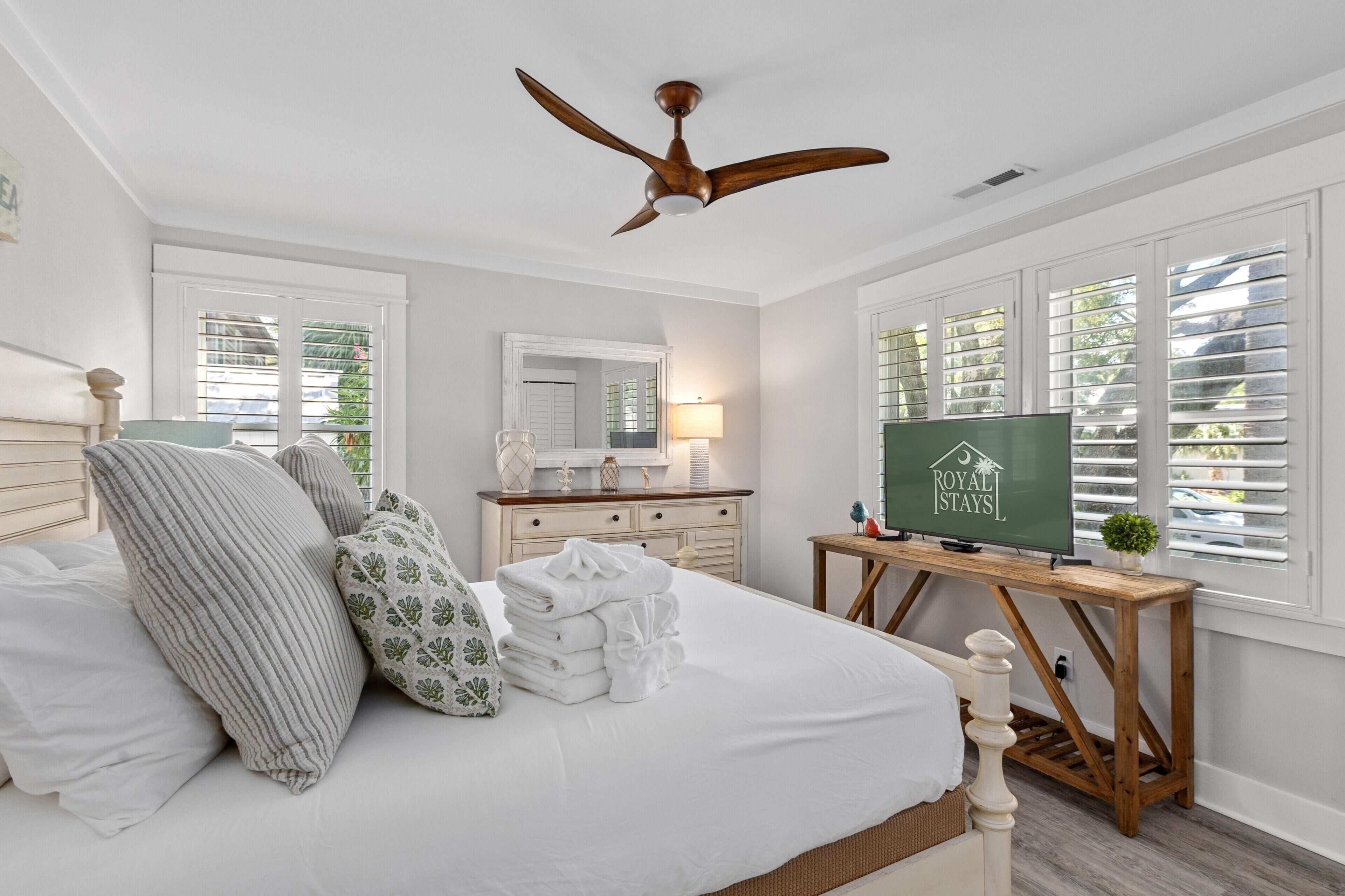 House, Multiple Beds (Palms of Hart- 2 Blocks from Beach, D)