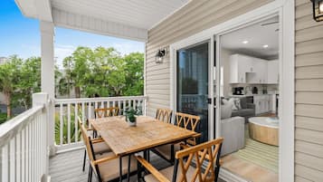 House, Multiple Beds (Drift Mint-Ocean View-Dog Friendly) | Outdoor dining