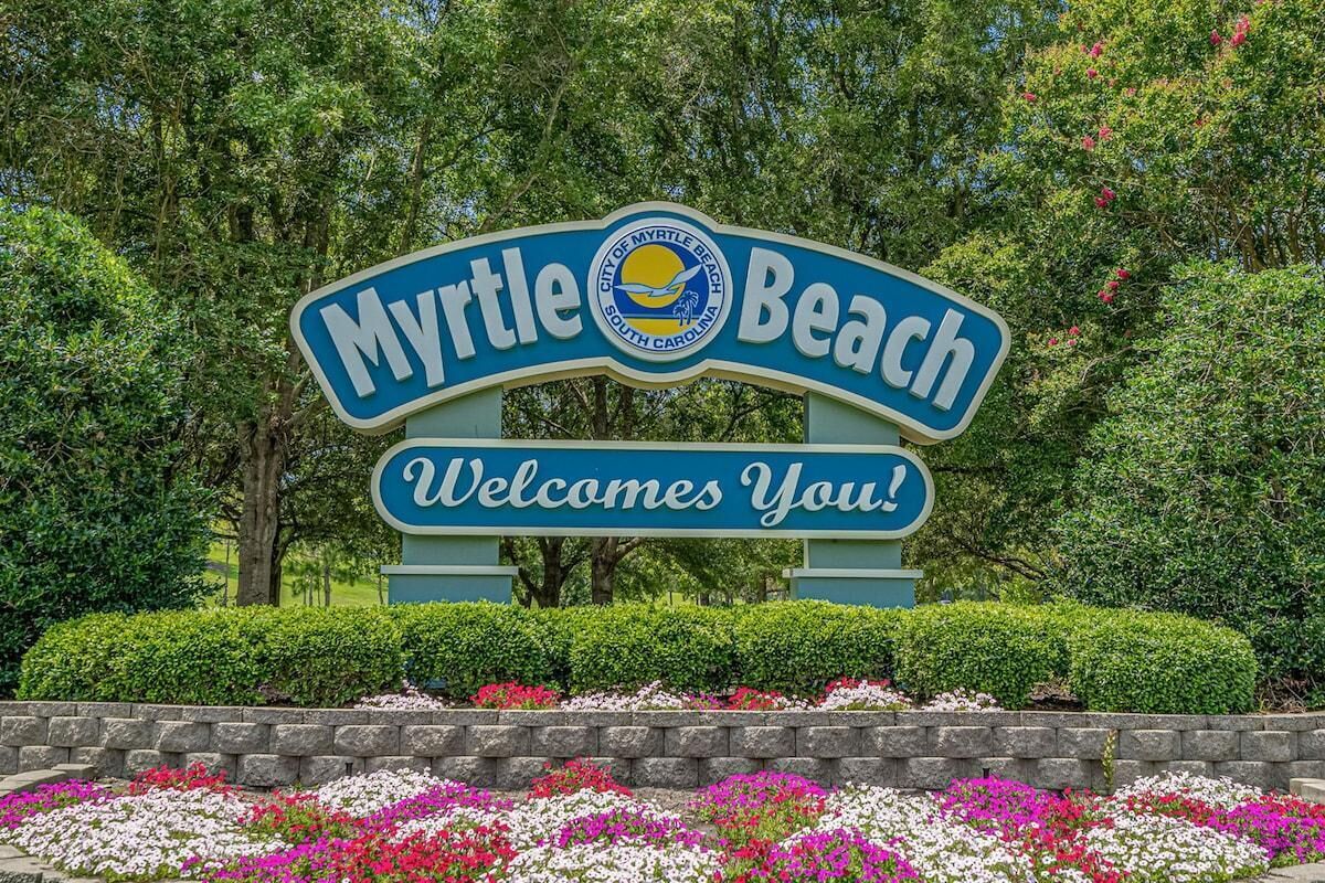 A sign welcoming visitors to Myrtle Beach, South Carolina.