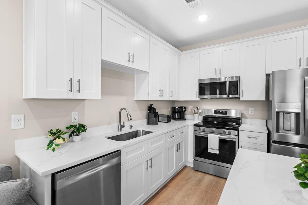 House, Multiple Beds (Sea Level-Across Ocean-Dog Friendly) | Private kitchen