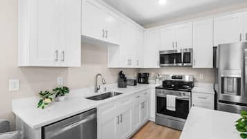 House, Multiple Beds (Sea Level-Across Ocean-Dog Friendly) | Private kitchen
