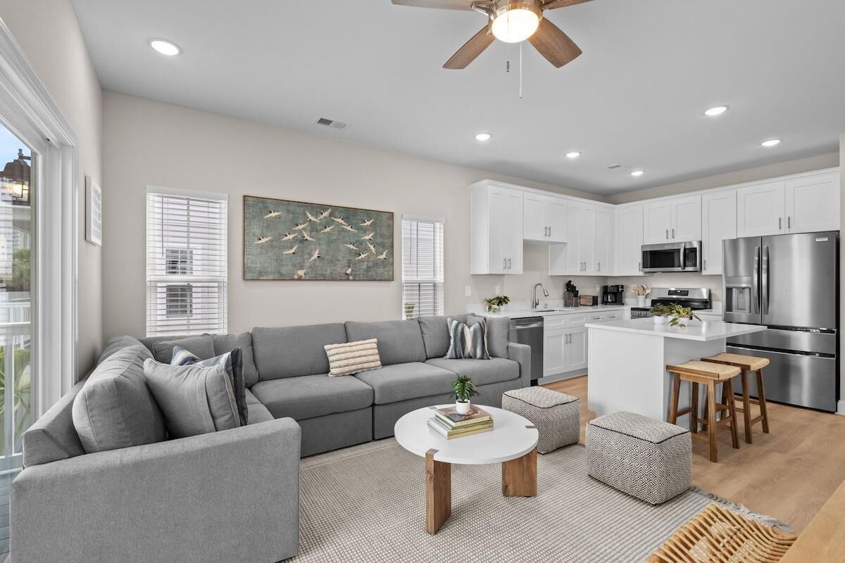 House, Multiple Beds (Sea Level-Across Ocean-Dog Friendly) | Living area