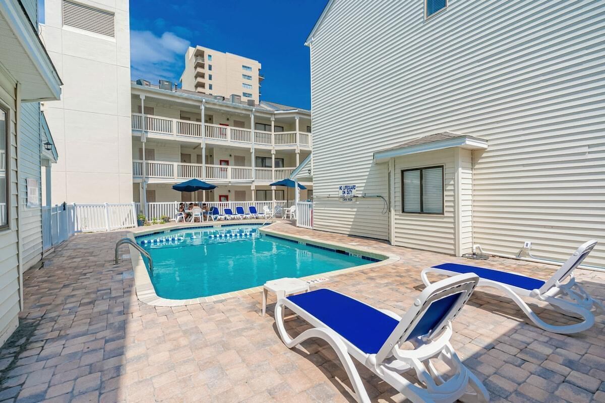 Casa, várias camas (Myrtle Dunes- Across from Beach, Pet ) | Piscina