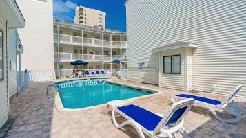 Casa, várias camas (Myrtle Dunes- Across from Beach, Pet ) | Piscina