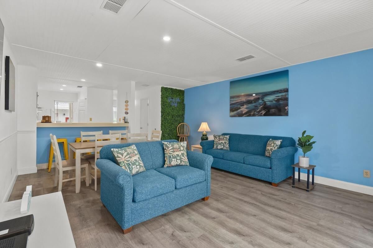 บ้านพัก, หลายเตียง (Myrtle Dunes- Across from Beach, Pet ) | บริเวณนั่งเล่น