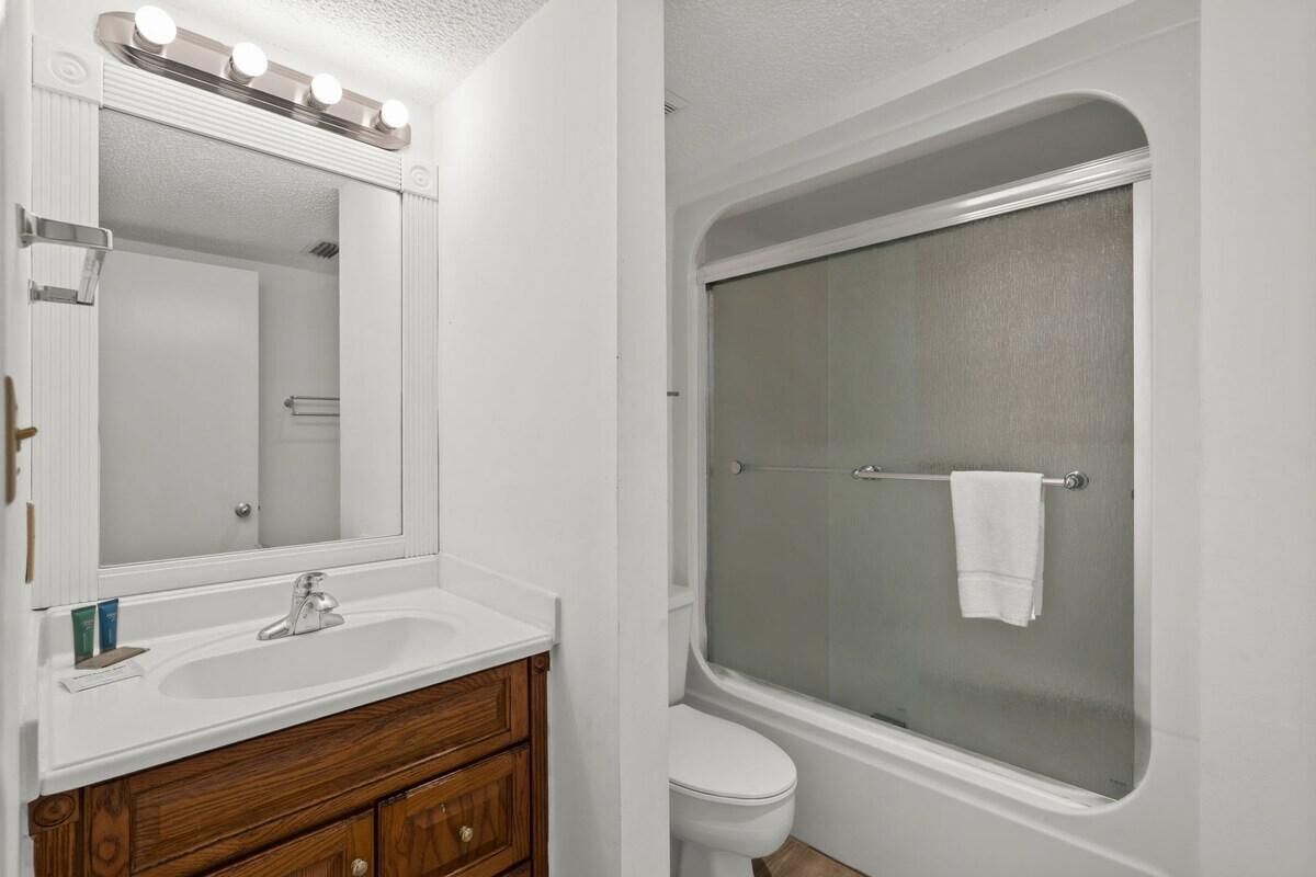 House, Multiple Beds (Myrtle Dunes- Across from Beach, Pet ) | Bathroom
