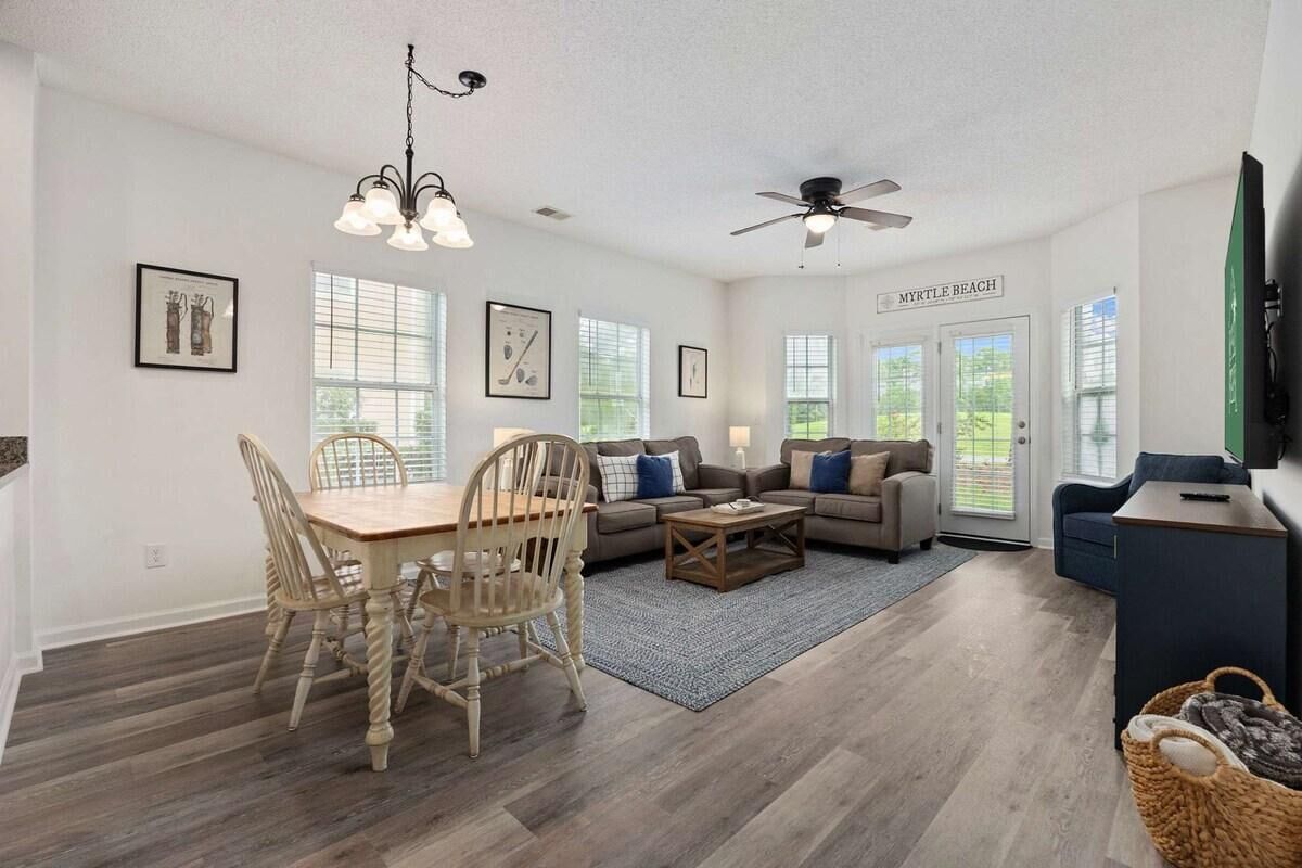 Condo, Multiple Beds (Myrtle Golf Escape At Legends-Pool-Pe) | Living area