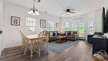 Condo, Multiple Beds (Myrtle Golf Escape At Legends-Pool-Pe) | Living area