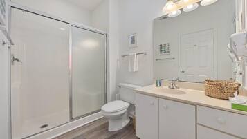 Condo, Multiple Beds (Myrtle Golf Escape At Legends-Pool-Pe) | Bathroom