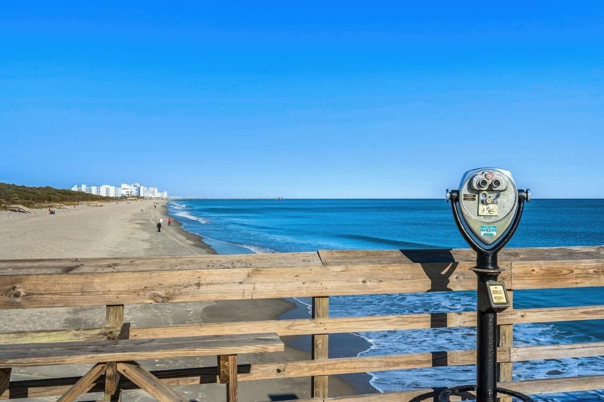 Casa, várias camas (Barefoot Beach-Steps To Beach, Pool, ) | Praia
