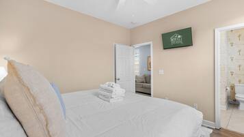 House, Multiple Beds (Barefoot Beach-Steps To Beach, Pool, ) | 4 bedrooms