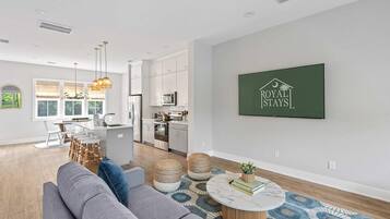 House, Multiple Beds (Sincerely Shem II- 7 min to Beach and) | Living area